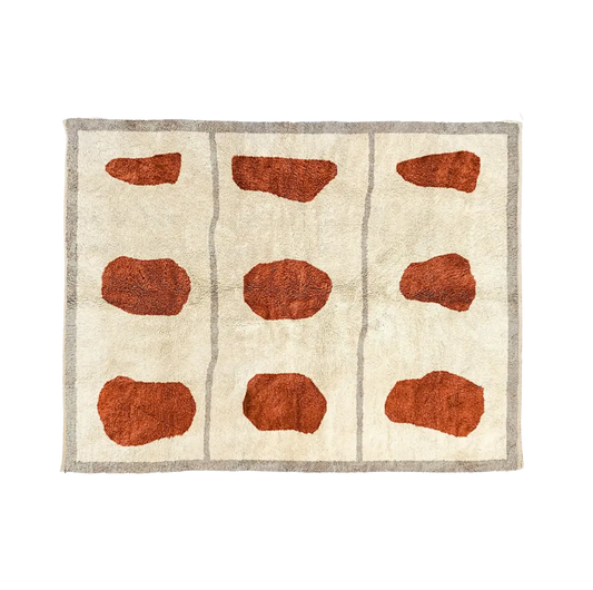 TINIRI natural wool Beni Mrirt rug with terracotta abstract forms and a hand-drawn grey grid, hand-knotted in M’rirt, Morocco
